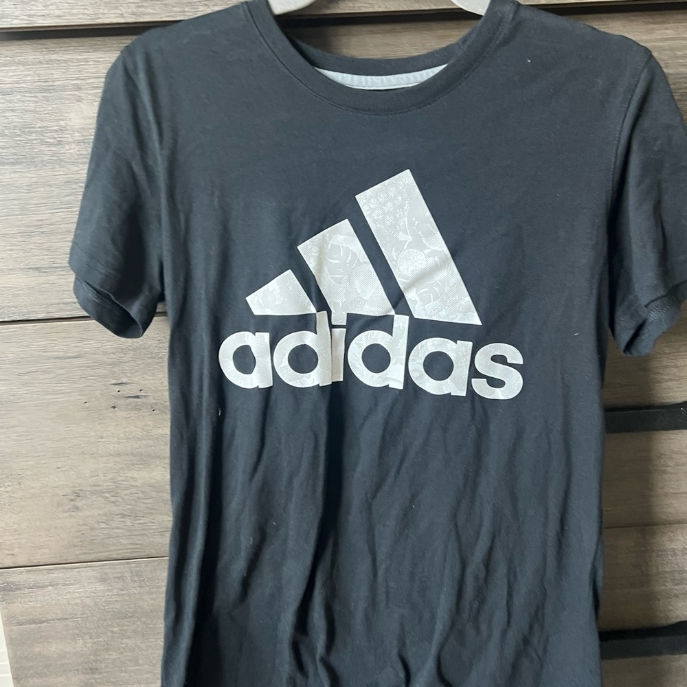Adidas tee